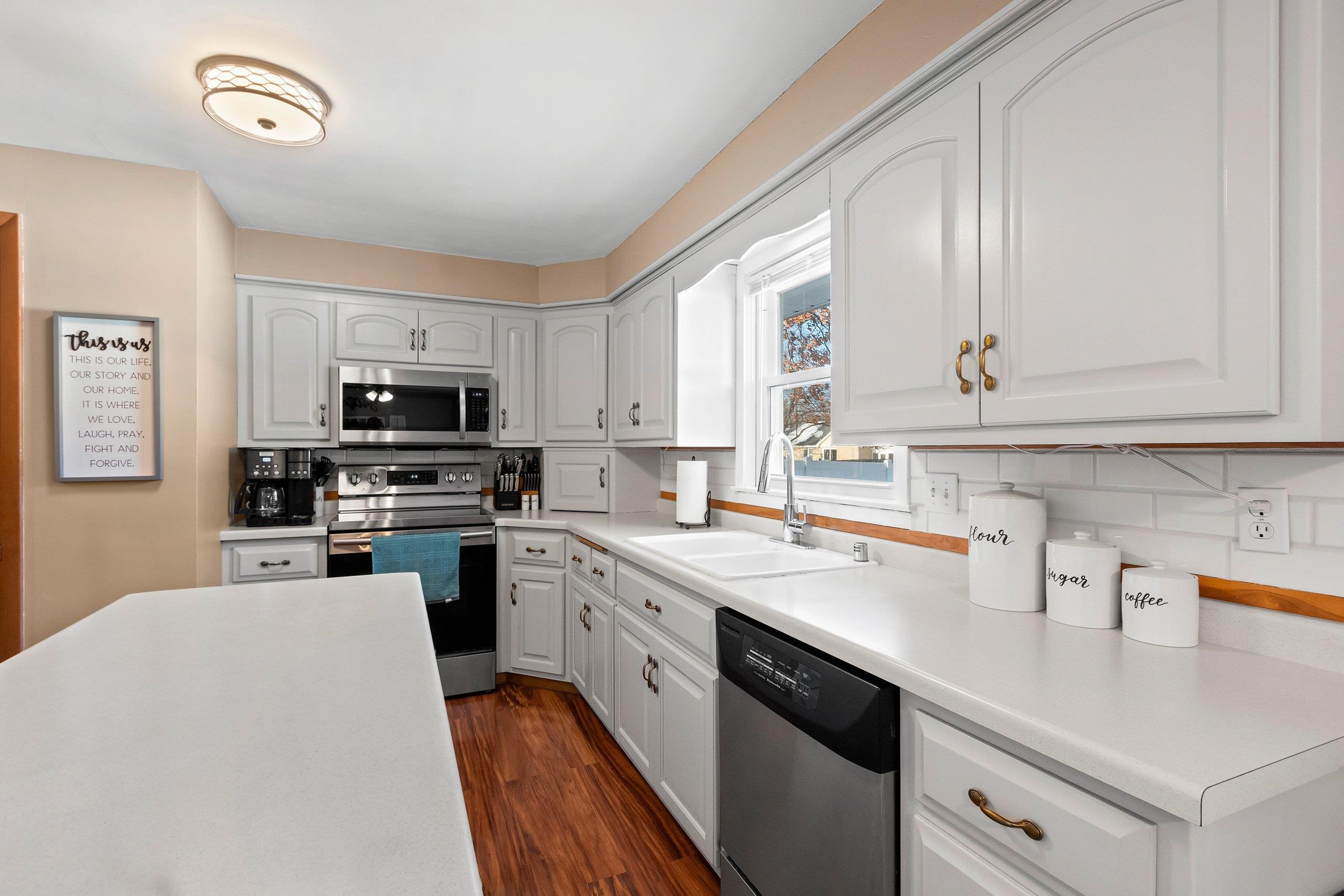 155 Custer Court Green Bay, WI 54301 - Photo 14 of 62