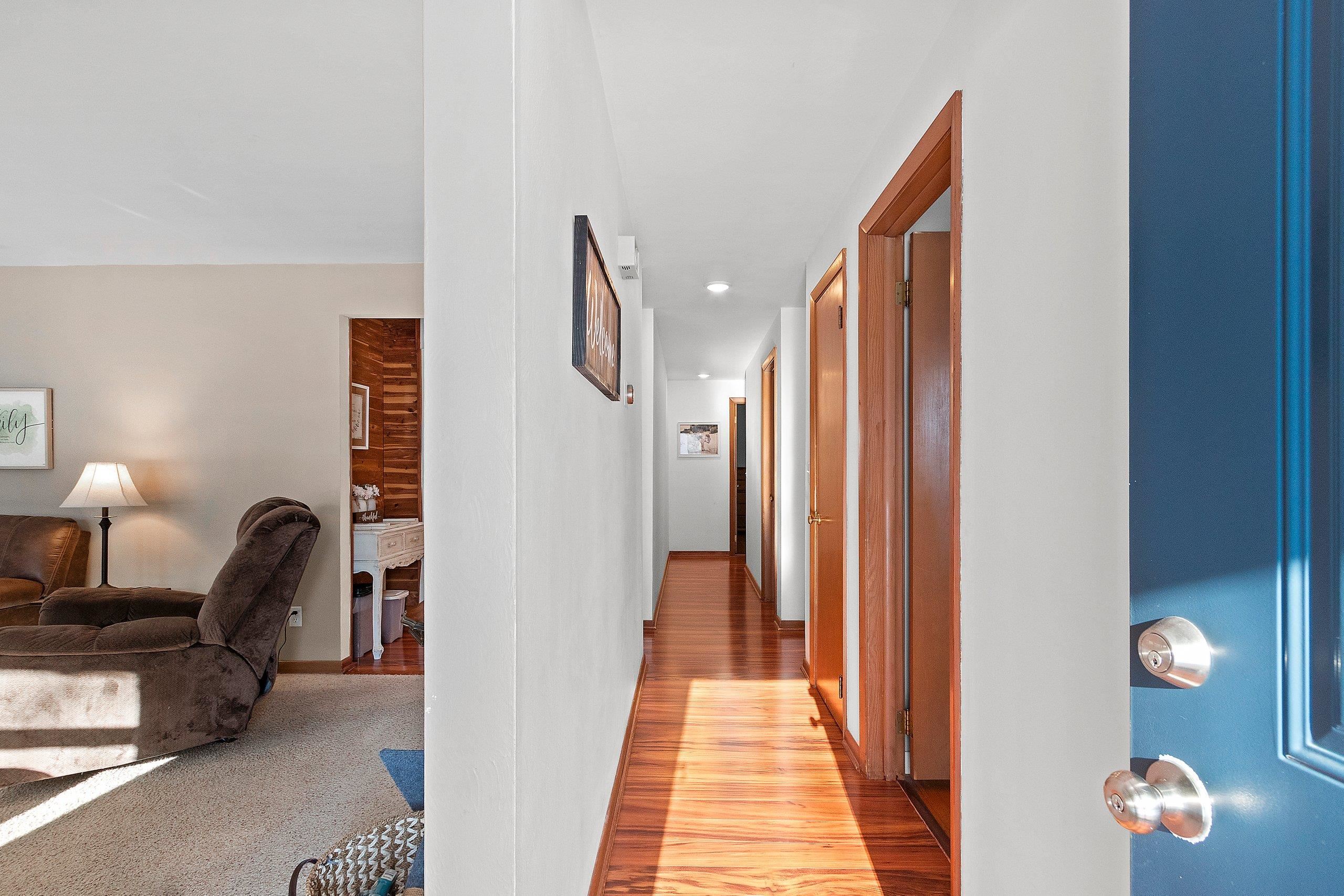 155 Custer Court Green Bay, WI 54301 - Photo 4 of 62