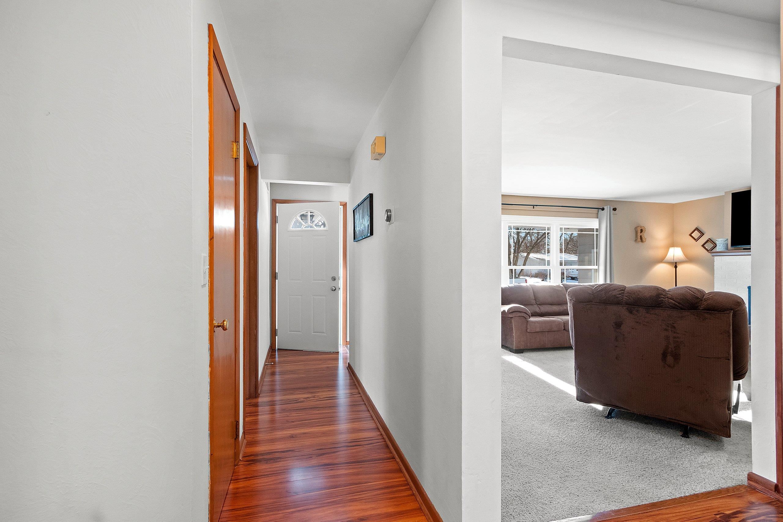 155 Custer Court Green Bay, WI 54301 - Photo 5 of 62