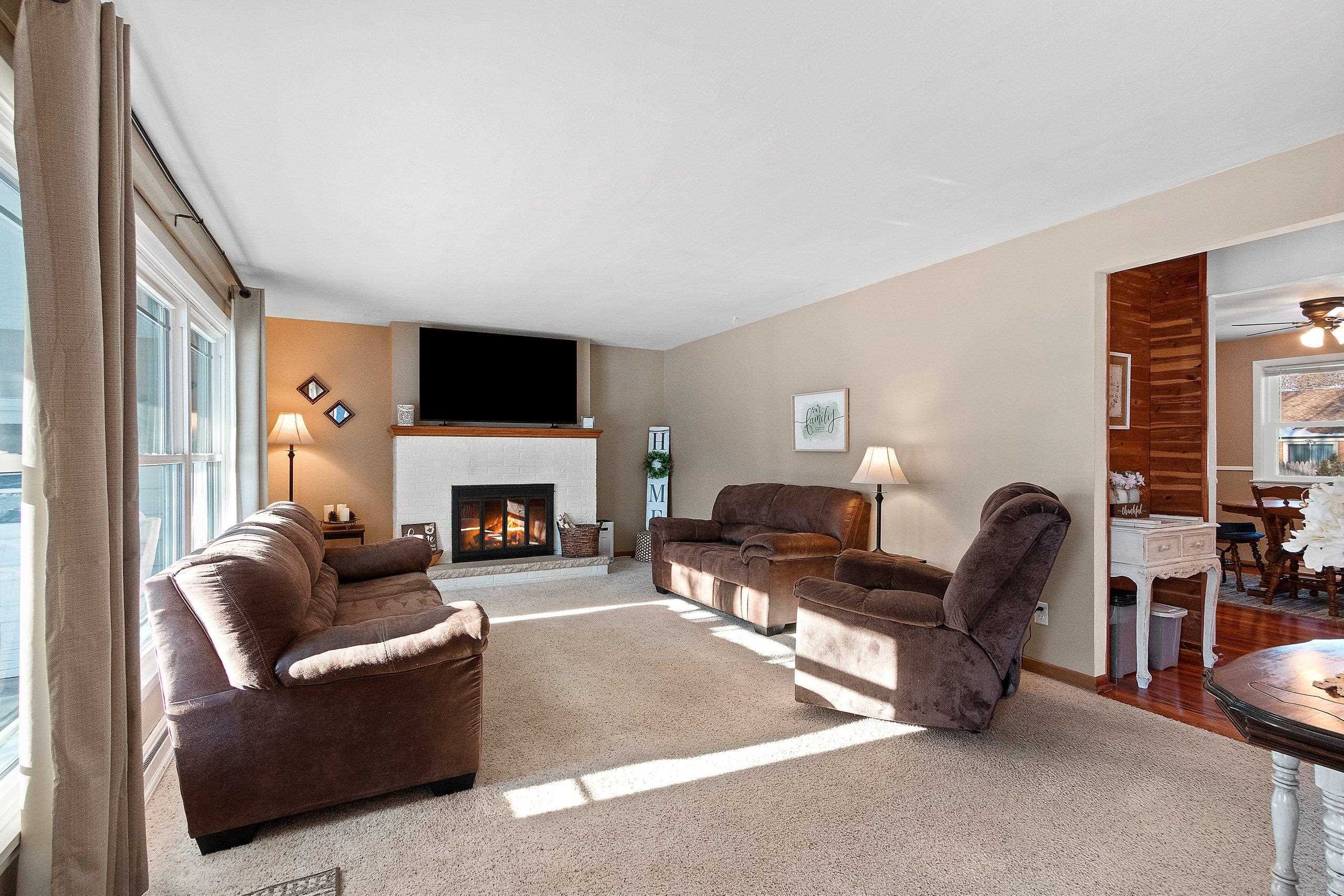 155 Custer Court Green Bay, WI 54301 - Photo 6 of 62