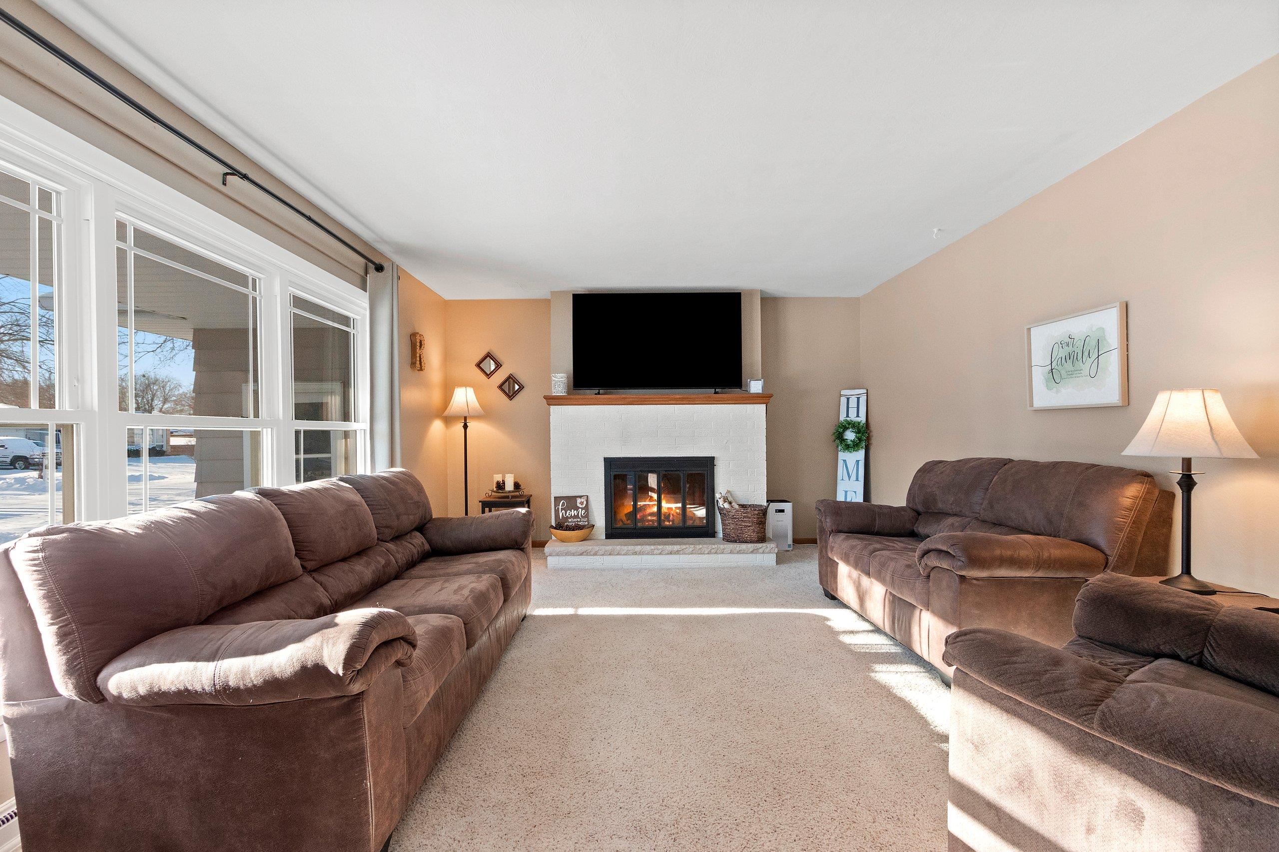 155 Custer Court Green Bay, WI 54301 - Photo 7 of 62