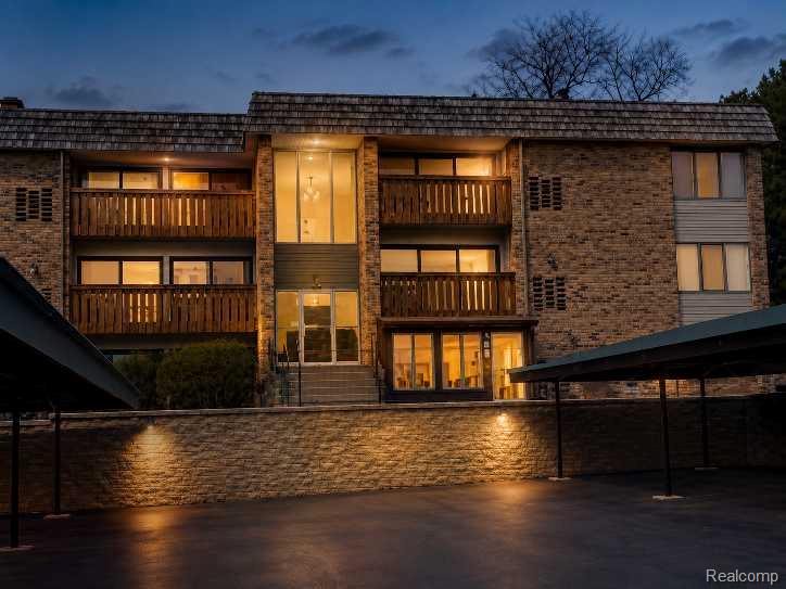 1315 South Maple Road, Unit 305 Ann Arbor, MI 48103 - Photo 1 of 10