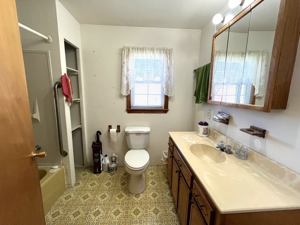 302 Old 52 Road Austinville, VA 24312 - Photo 28 of 31 Gallery Image 28