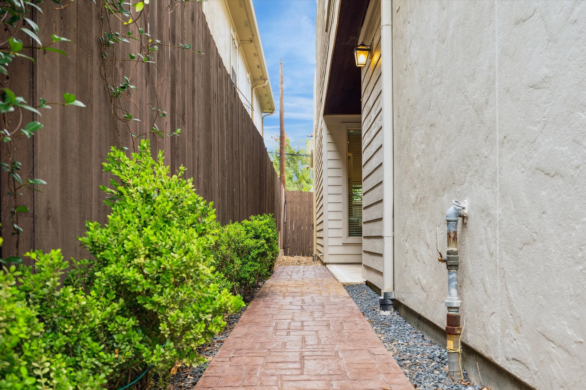 6526 Pickens Street Houston, TX 77007 - Photo 2 of 39