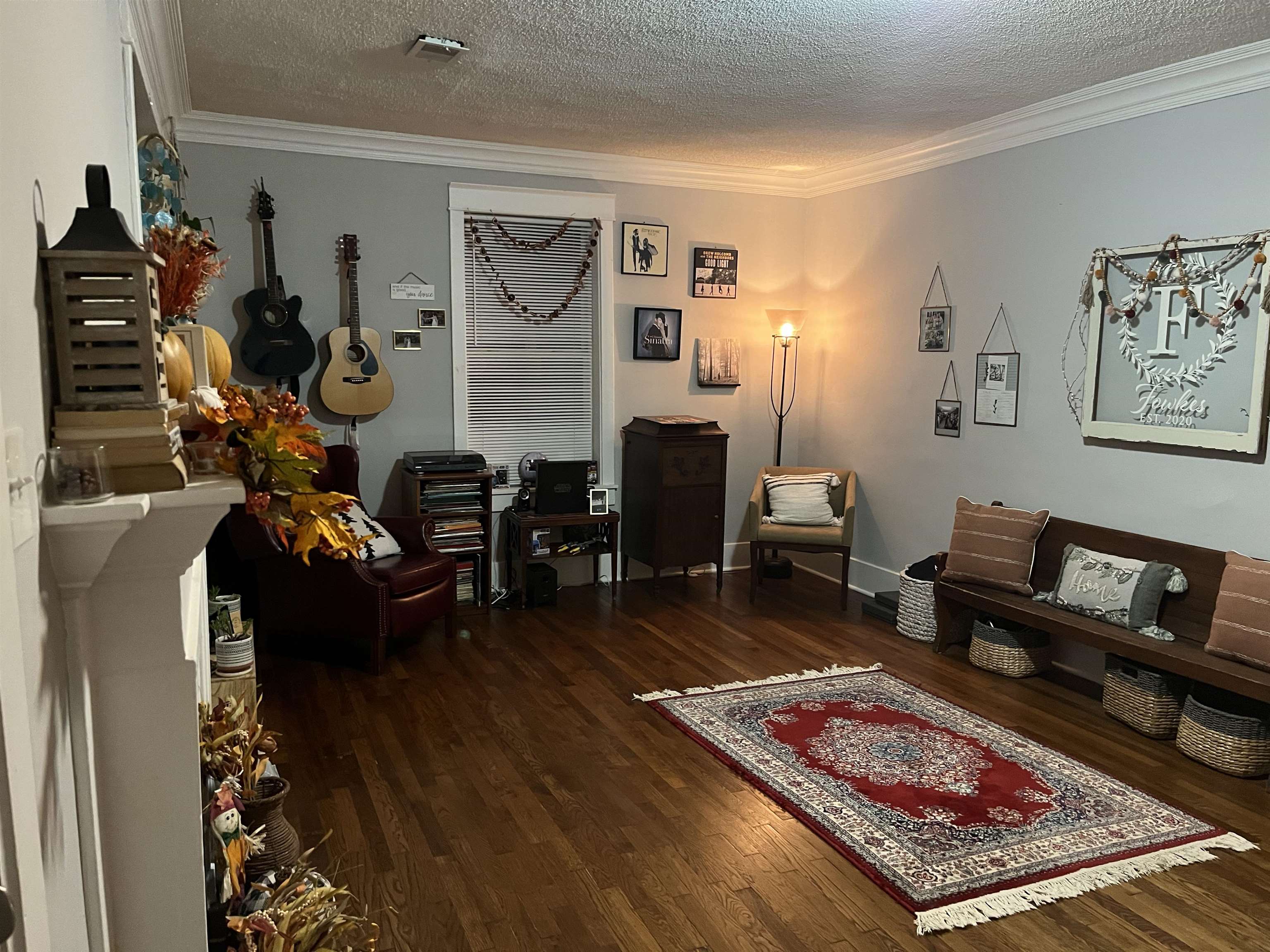 723 Spring Street Memphis, TN 38112 - Photo 15 of 18 a living room with furniture rug and window