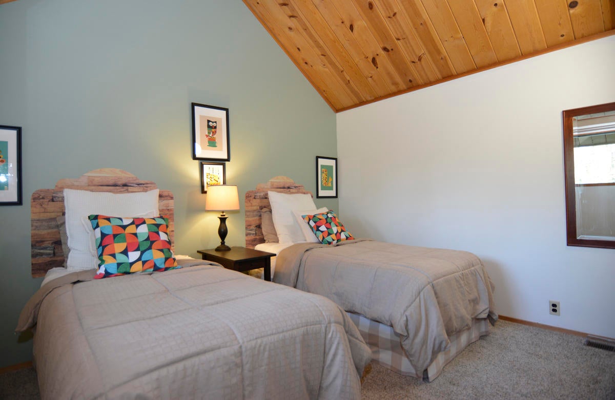 57589 Ranch Cabin Road, Unit 8 Sunriver, OR 97707 - Photo 21 of 27 21