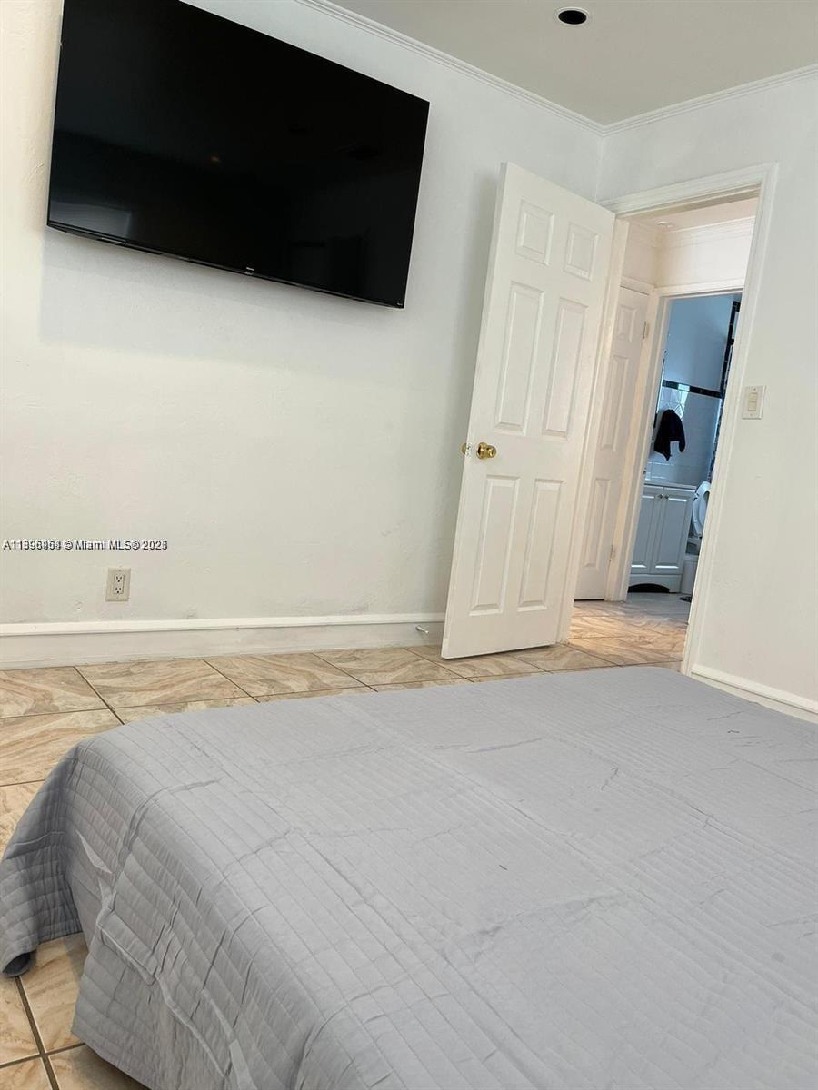 6431 Hayes Street, Unit 2 Hollywood, FL 33024 - Photo 9 of 14 a view of a livingroom with an empty space