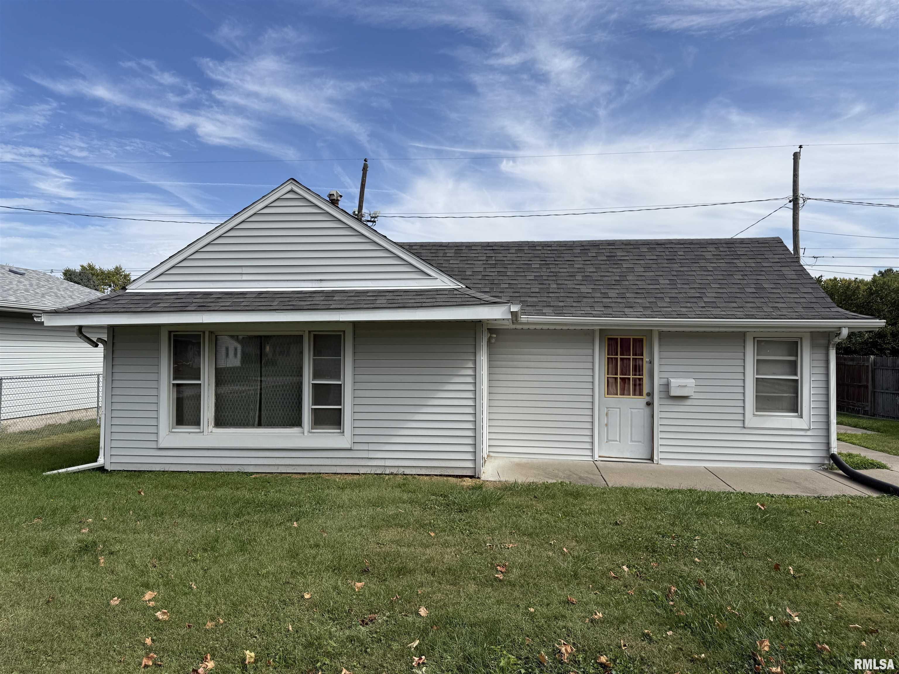 2402 45th Street Moline, IL 61265 - Photo 1 of 13 Gallery Image 1