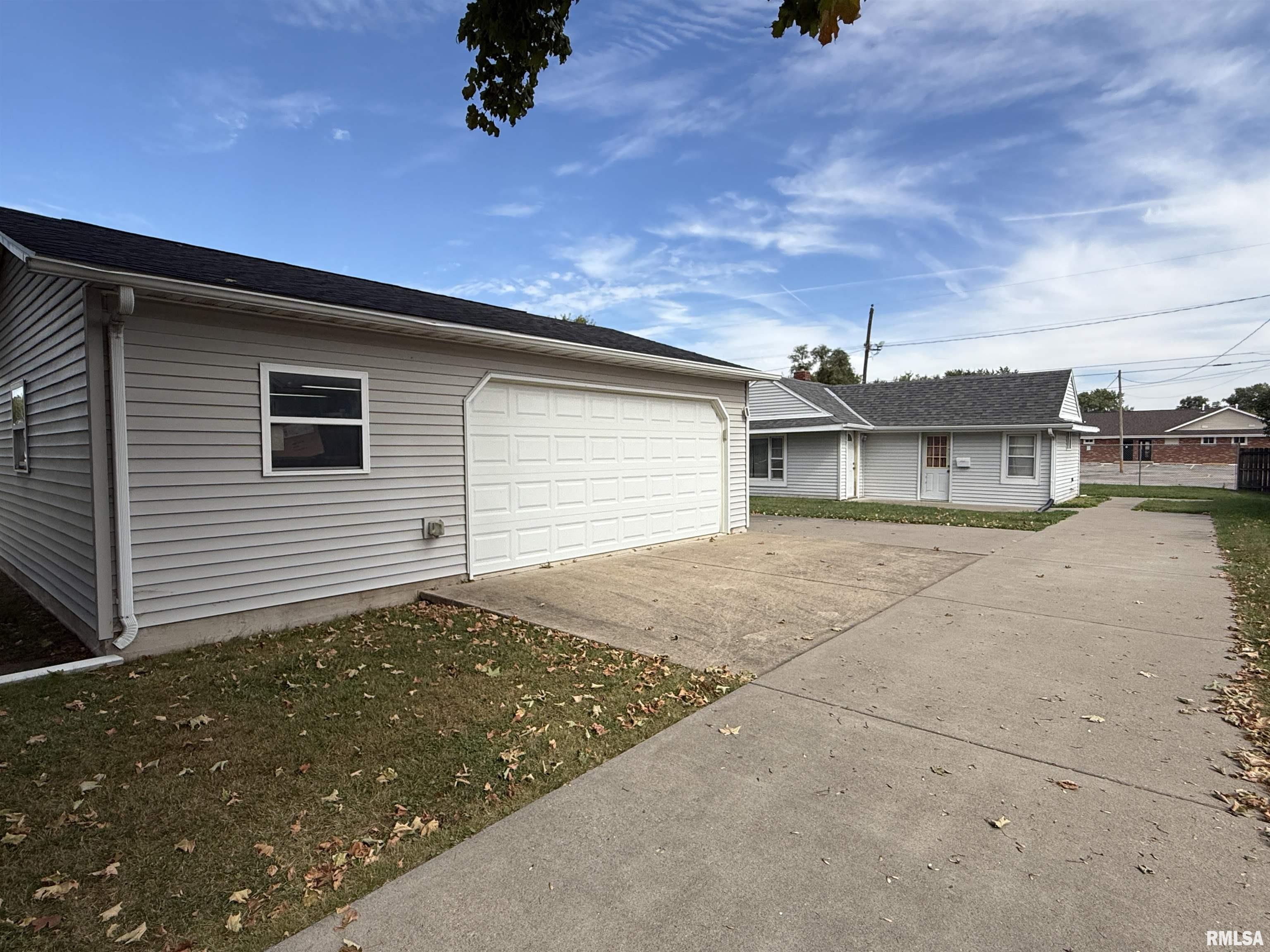 2402 45th Street Moline, IL 61265 - Photo 12 of 13 Gallery Image 12