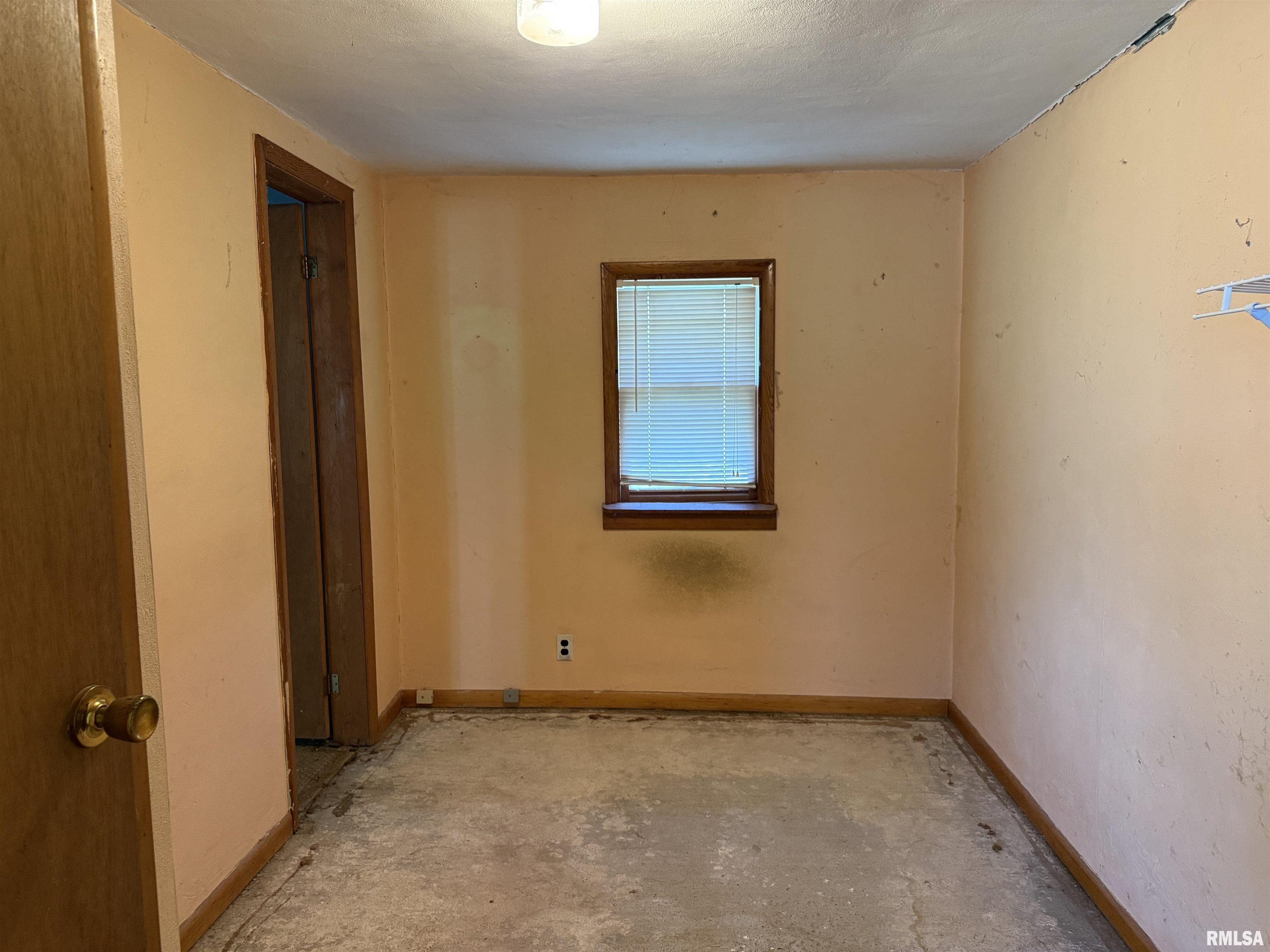 2402 45th Street Moline, IL 61265 - Photo 4 of 13 Gallery Image 4
