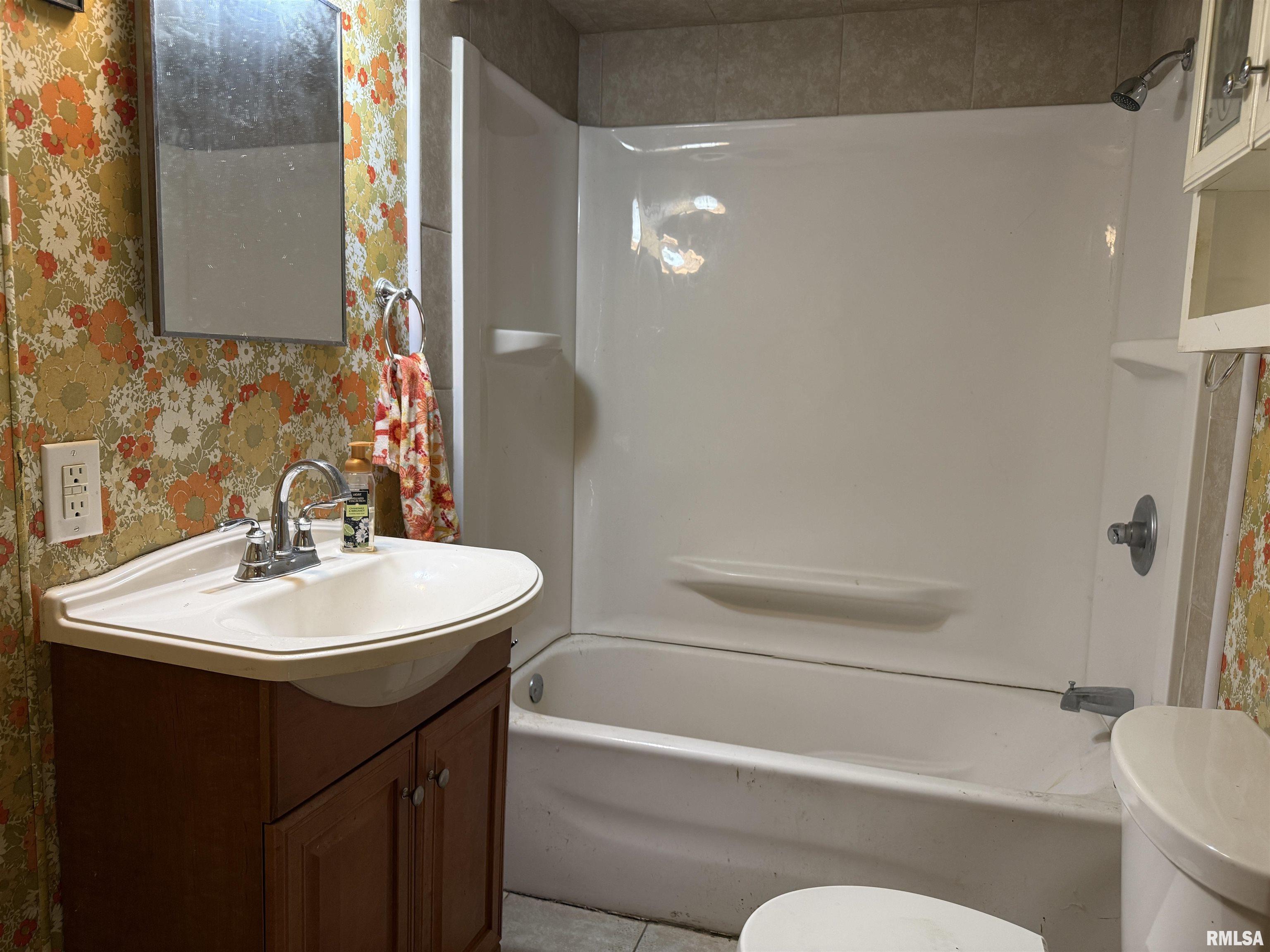 2402 45th Street Moline, IL 61265 - Photo 6 of 13 Gallery Image 6