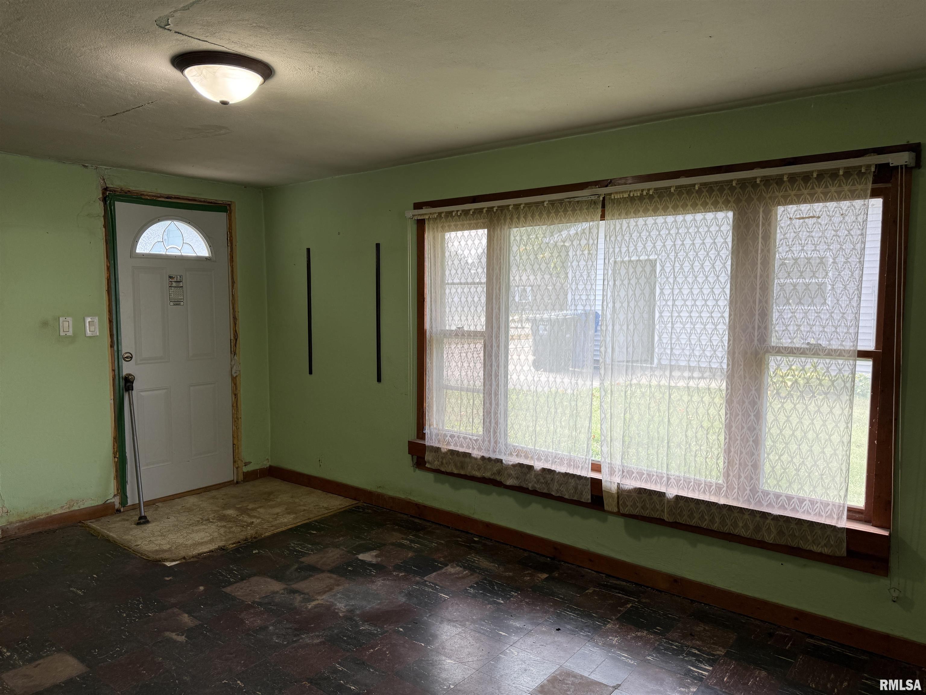2402 45th Street Moline, IL 61265 - Photo 8 of 13 Gallery Image 8
