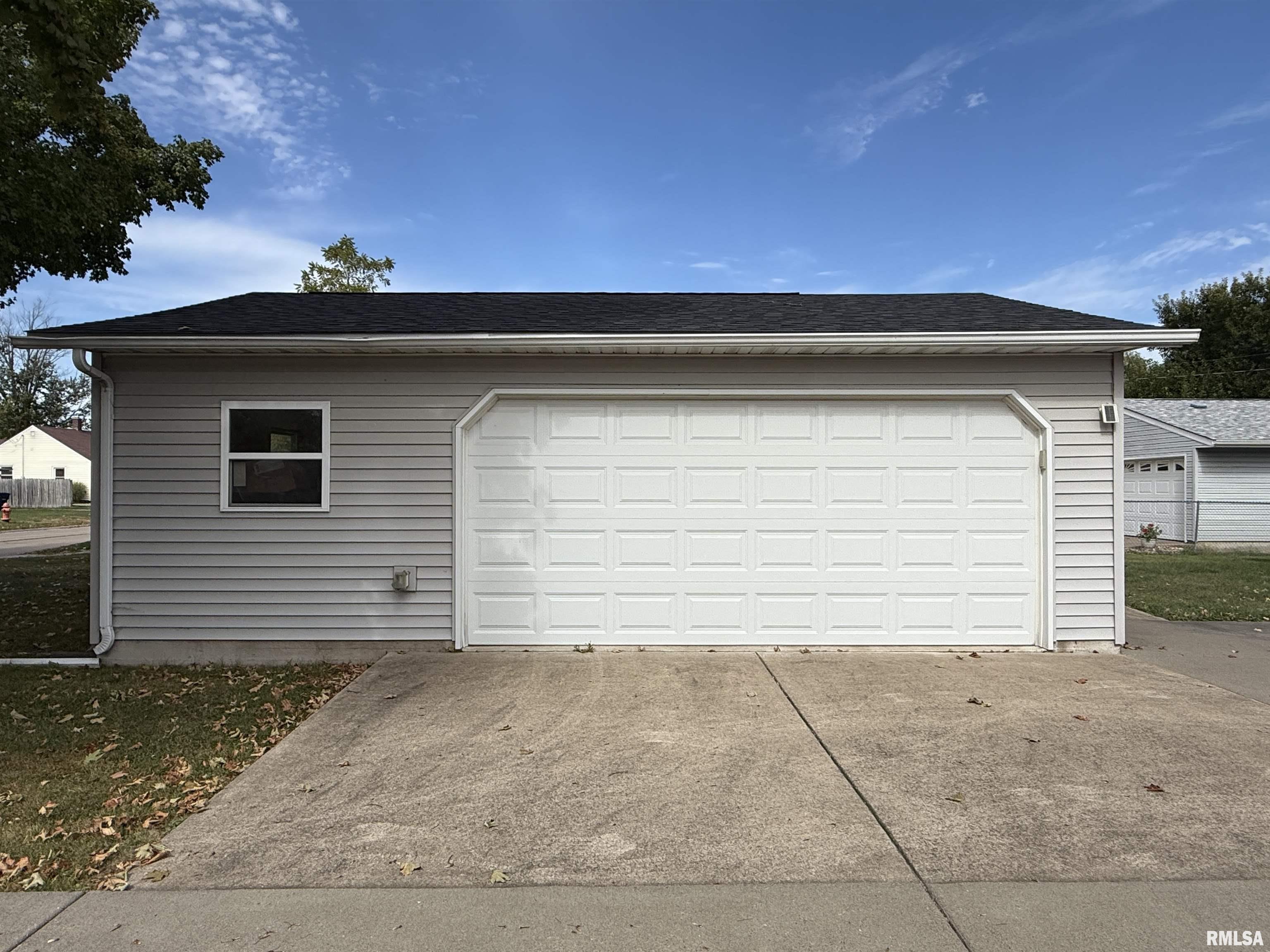 2402 45th Street Moline, IL 61265 - Photo 9 of 13 Gallery Image 9