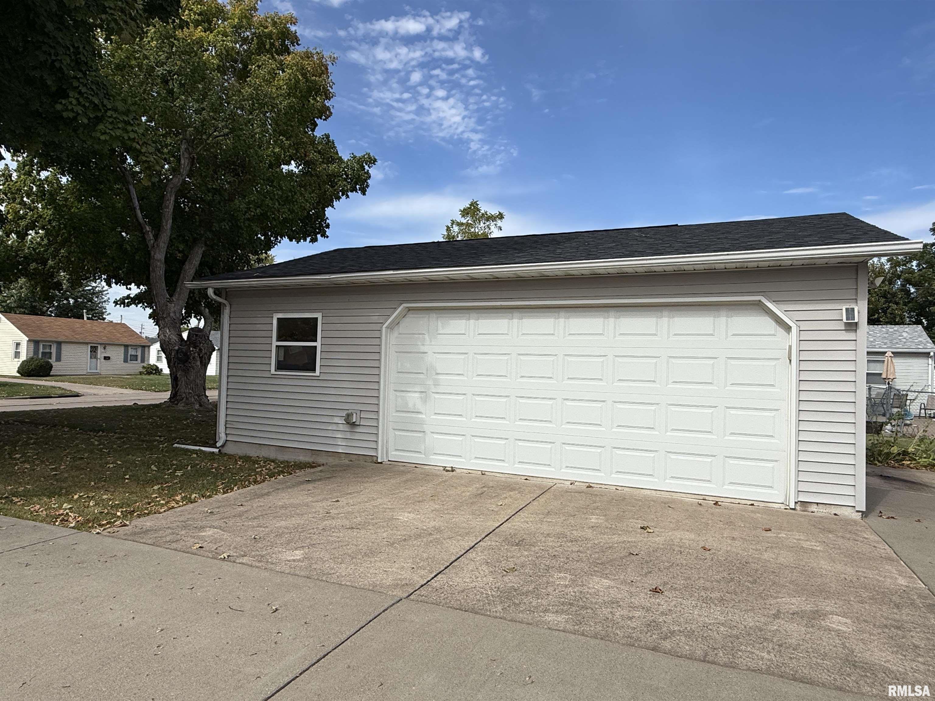 2402 45th Street Moline, IL 61265 - Photo 10 of 13 Gallery Image 10