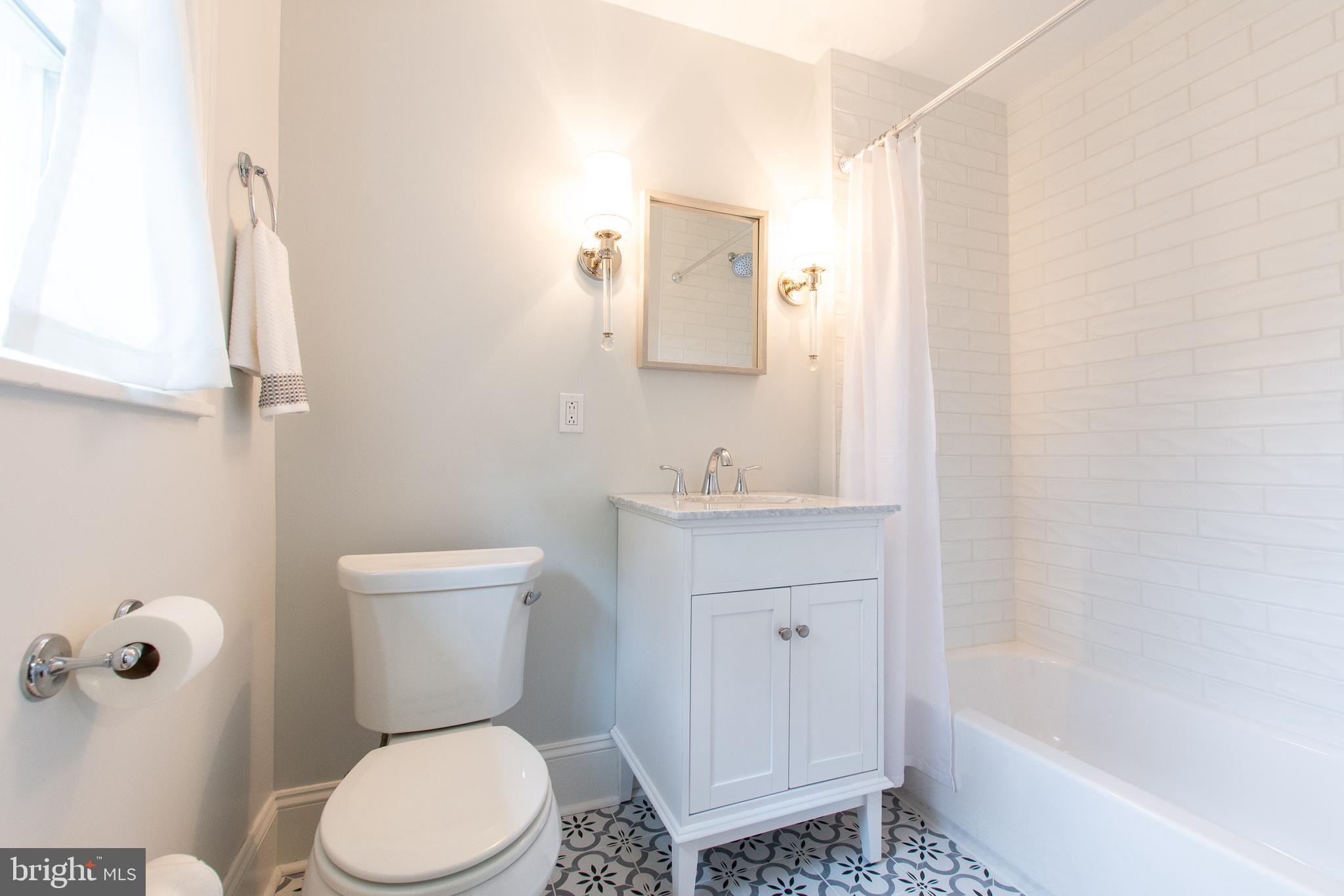 1103 Nottingham Road Wilmington, DE 19805 - Photo 18 of 37 Just renovated en-suit full bath