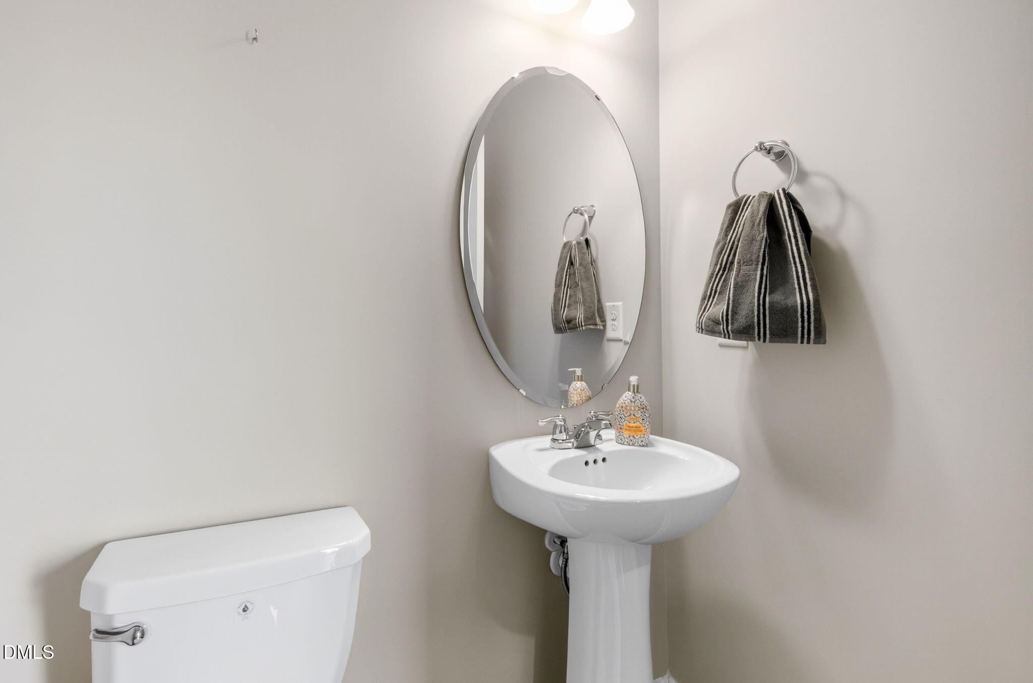 6626 Perry Creek Road Raleigh, NC 27616 - Photo 12 of 40 26-web-or-mls-6626 Perry Creek-43