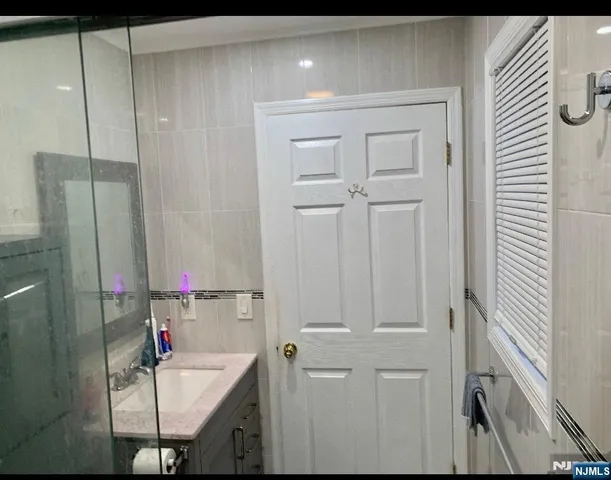 $3,600 | 106 East Madison Avenue, Unit 2, Dumont, NJ 07628