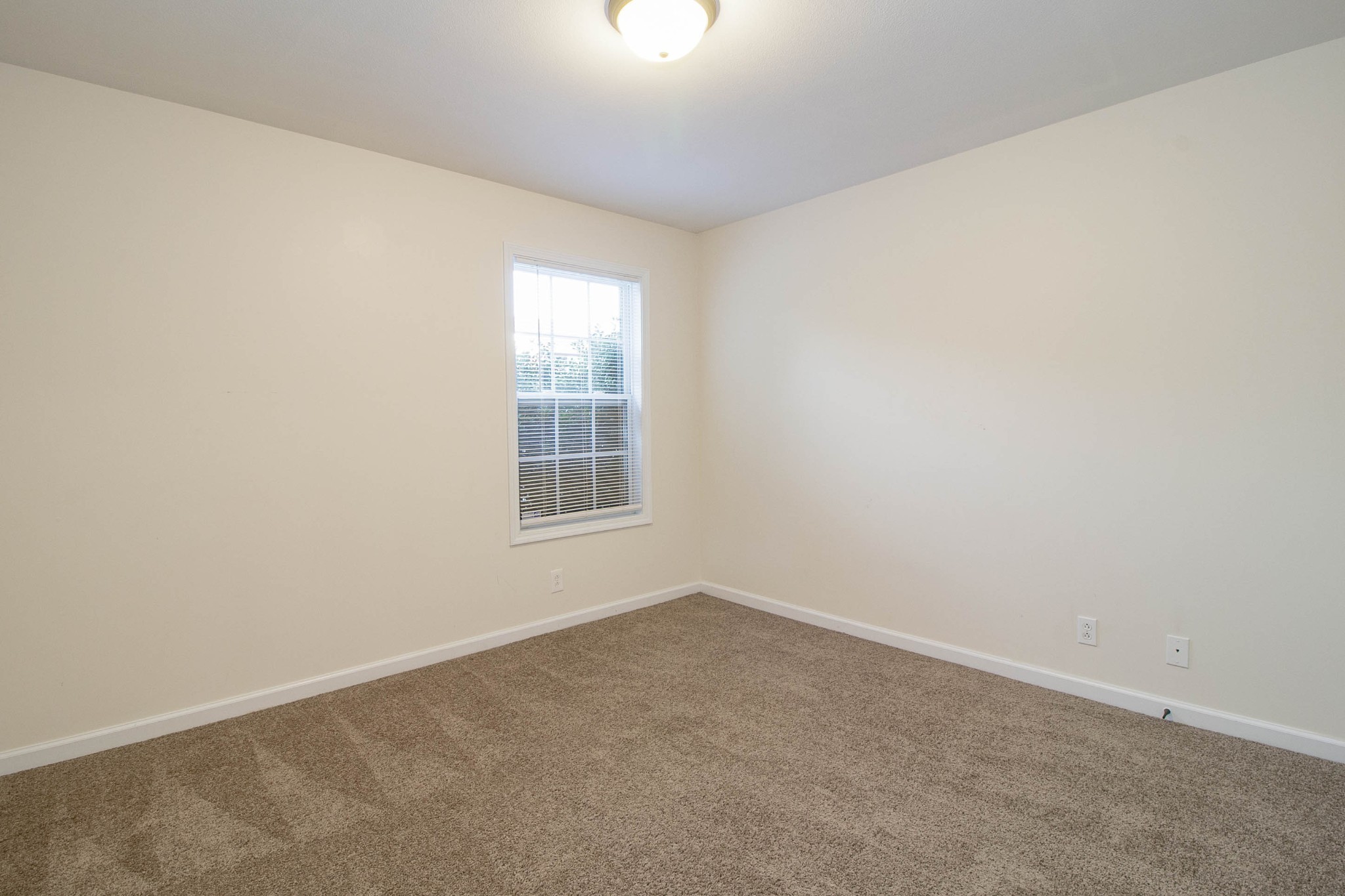 299 Raleigh Drive, Unit F2 Clarksville, TN 37043 - Photo 11 of 27 an empty room with windows