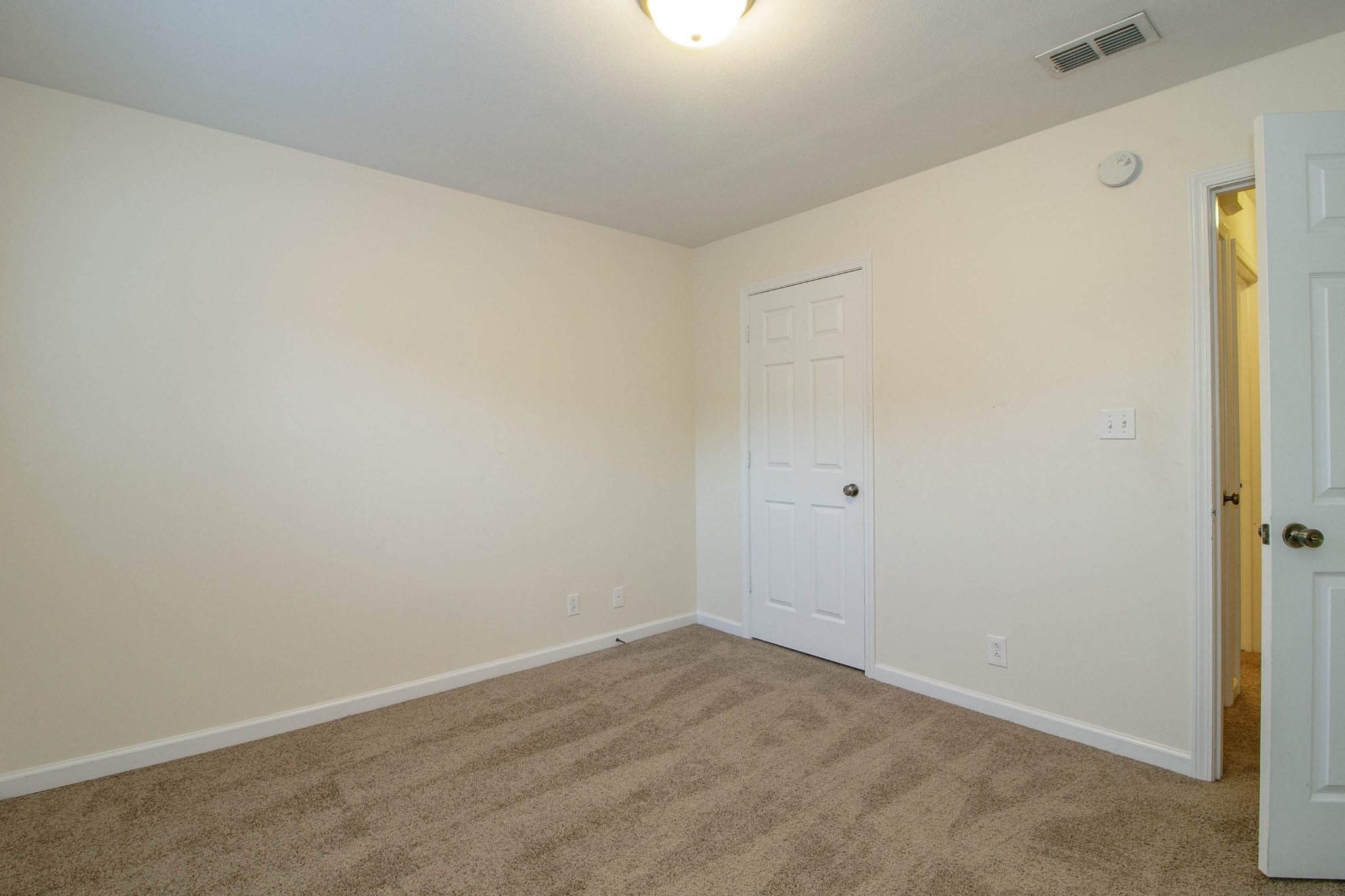 299 Raleigh Drive, Unit F2 Clarksville, TN 37043 - Photo 14 of 27 a view of an empty room