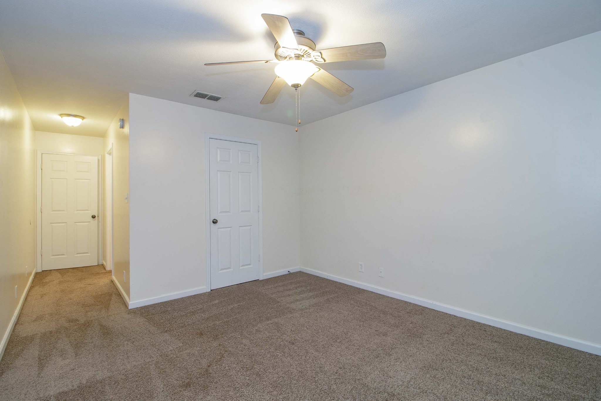 299 Raleigh Drive, Unit F2 Clarksville, TN 37043 - Photo 20 of 27 an empty room with a chandelier fan and closet