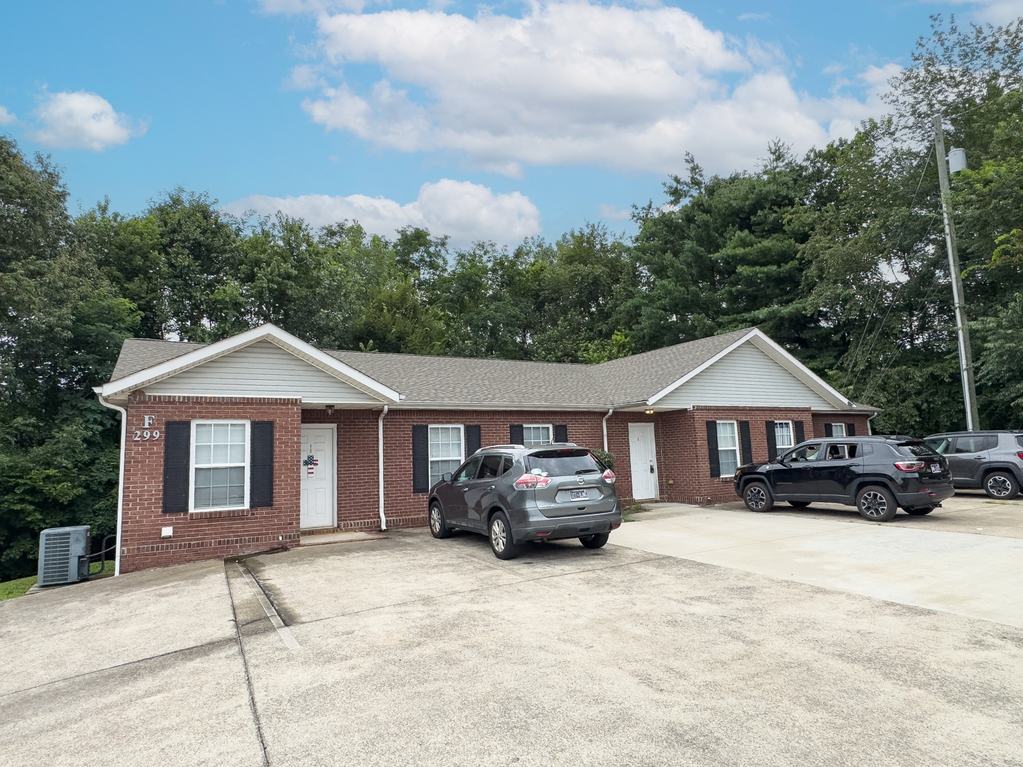 299 Raleigh Drive, Unit F2 Clarksville, TN 37043 - Photo 27 of 27 a front view of a house with a yard and garage