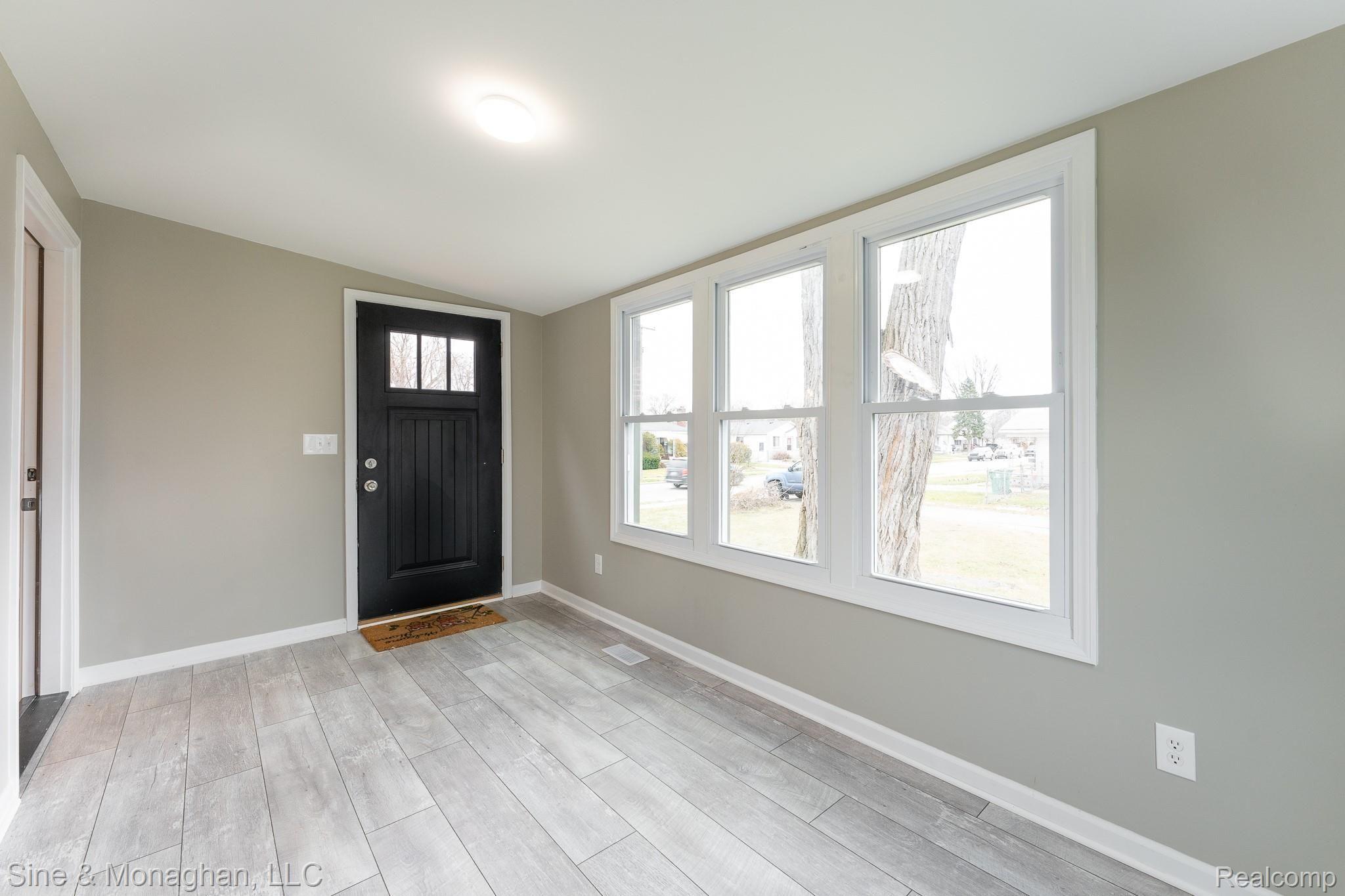 16906 Stephens Road Eastpointe, MI 48021 - Photo 27 of 35 16906 Stephens-35.jpg