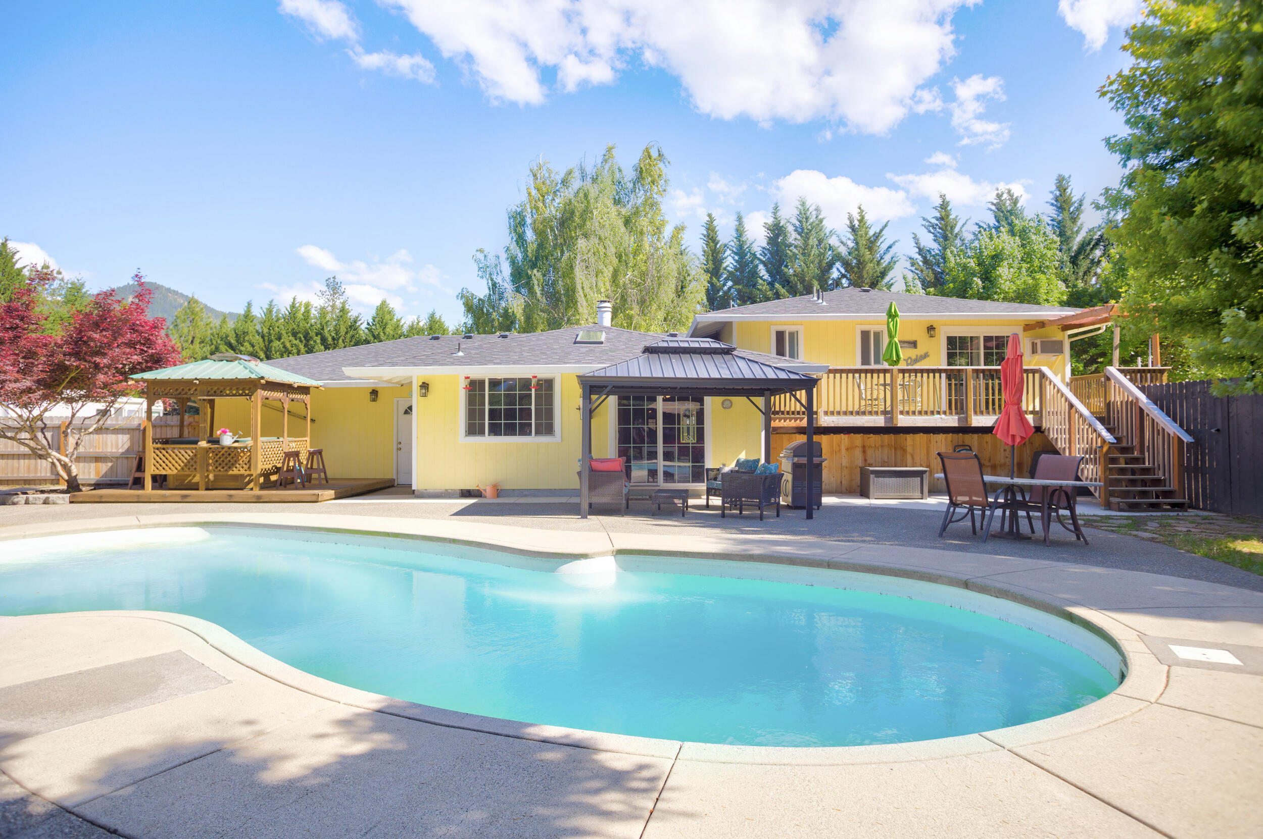 255 Queens Branch Road Rogue River, OR 97537 - Photo 47 of 60 a view of a house with swimming pool and sitting area