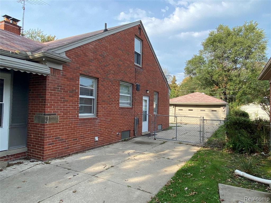 21325 Newcastle Road Harper Woods, MI 48225 - Photo 3 of 23