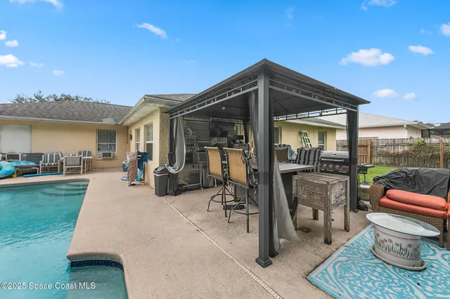 a view of outdoor space yard deck and patio