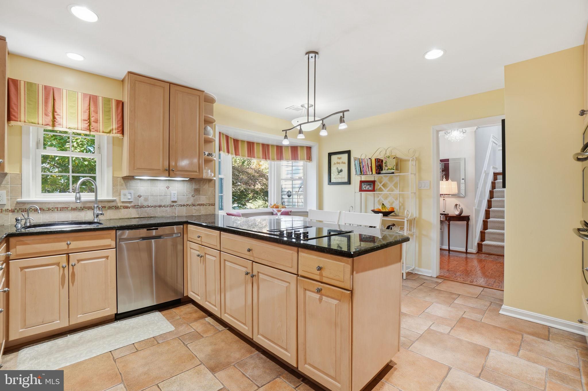 42 inch cabinets & stainless appliances!