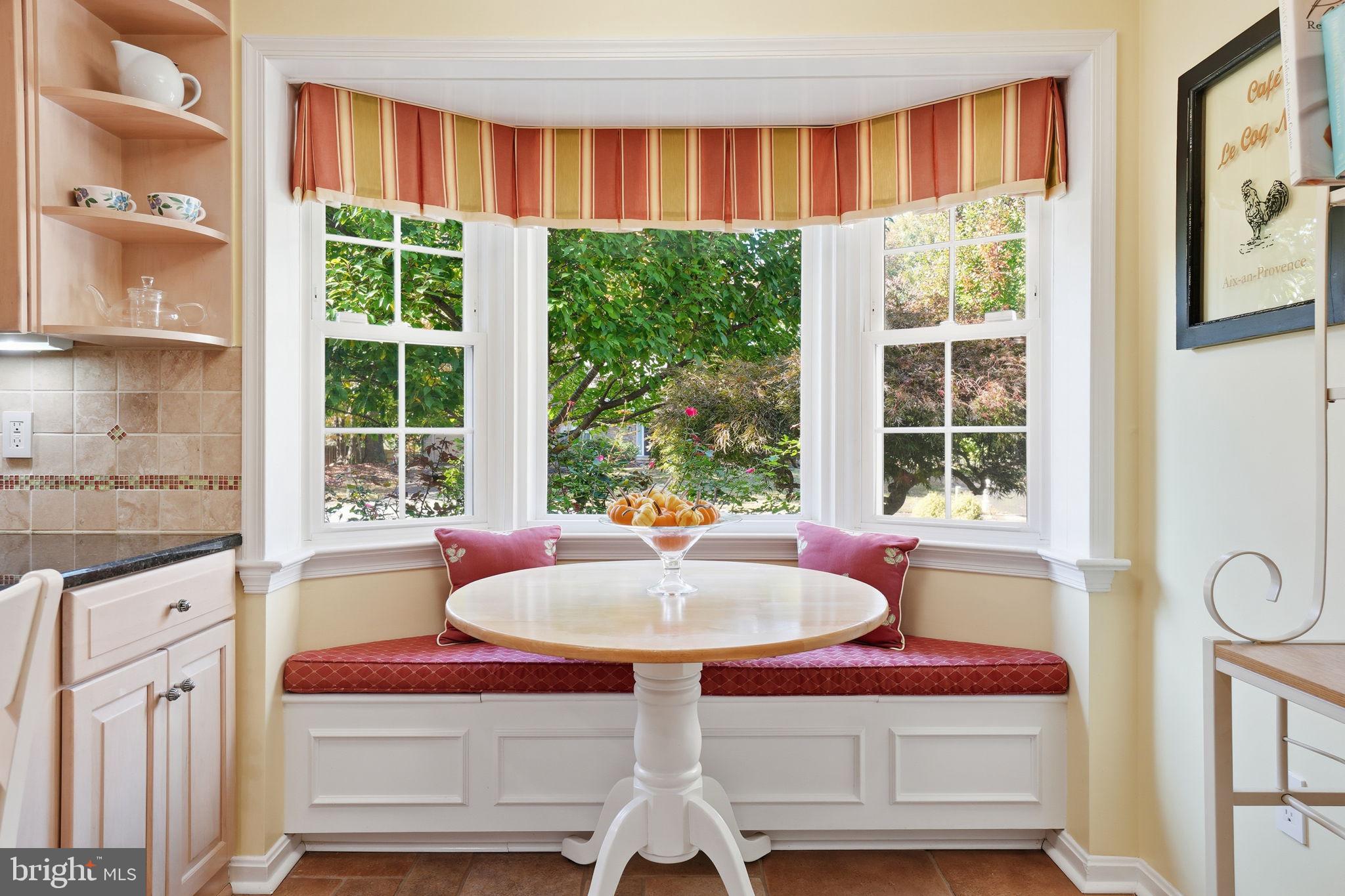 Bay window brings in so much light!