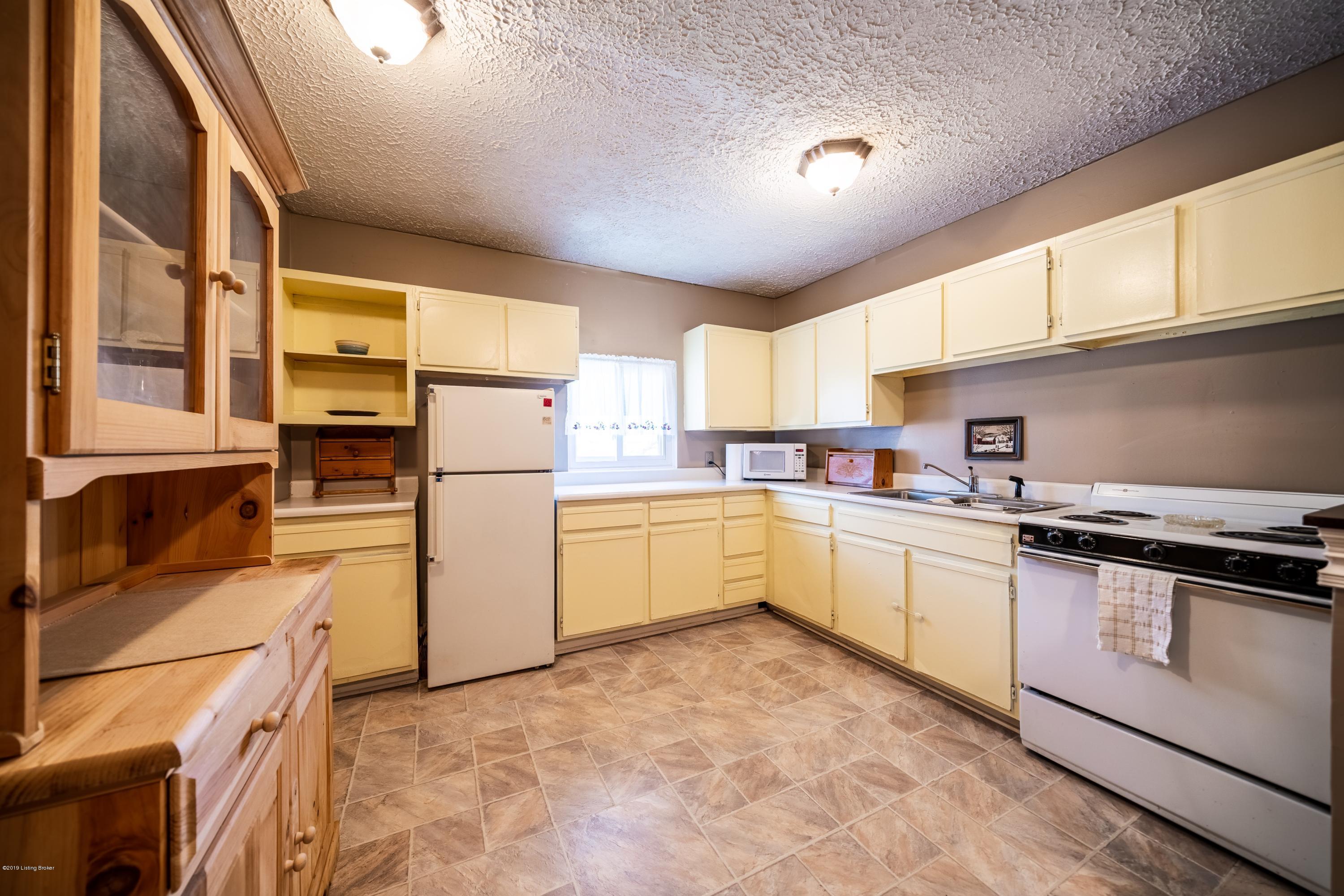 224 Ring Road Louisville, KY 40207 - Photo 21 of 47 224 Ring Rd 11077