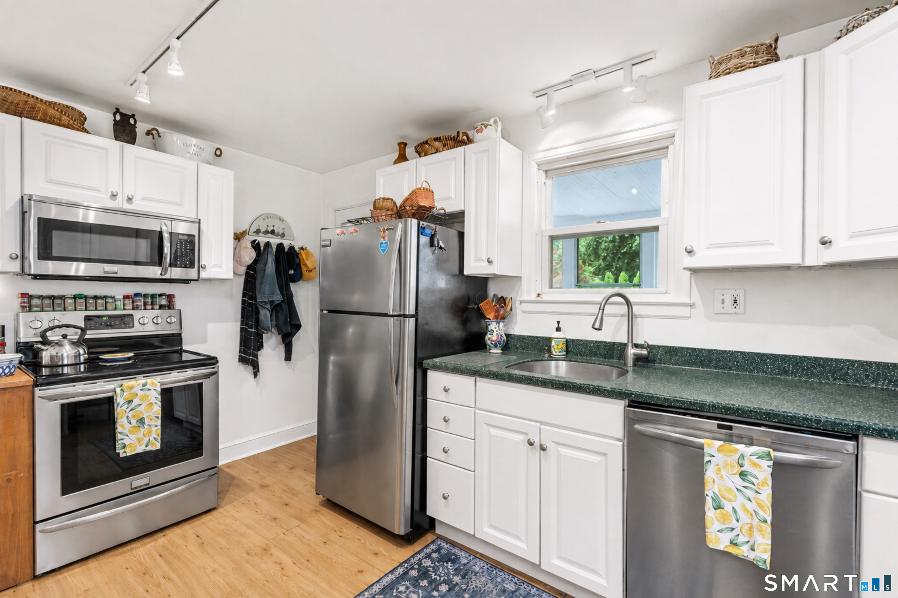 64 Meadowbrook Road West Hartford, CT 06107 - Photo 3 of 28 Gallery Image 3