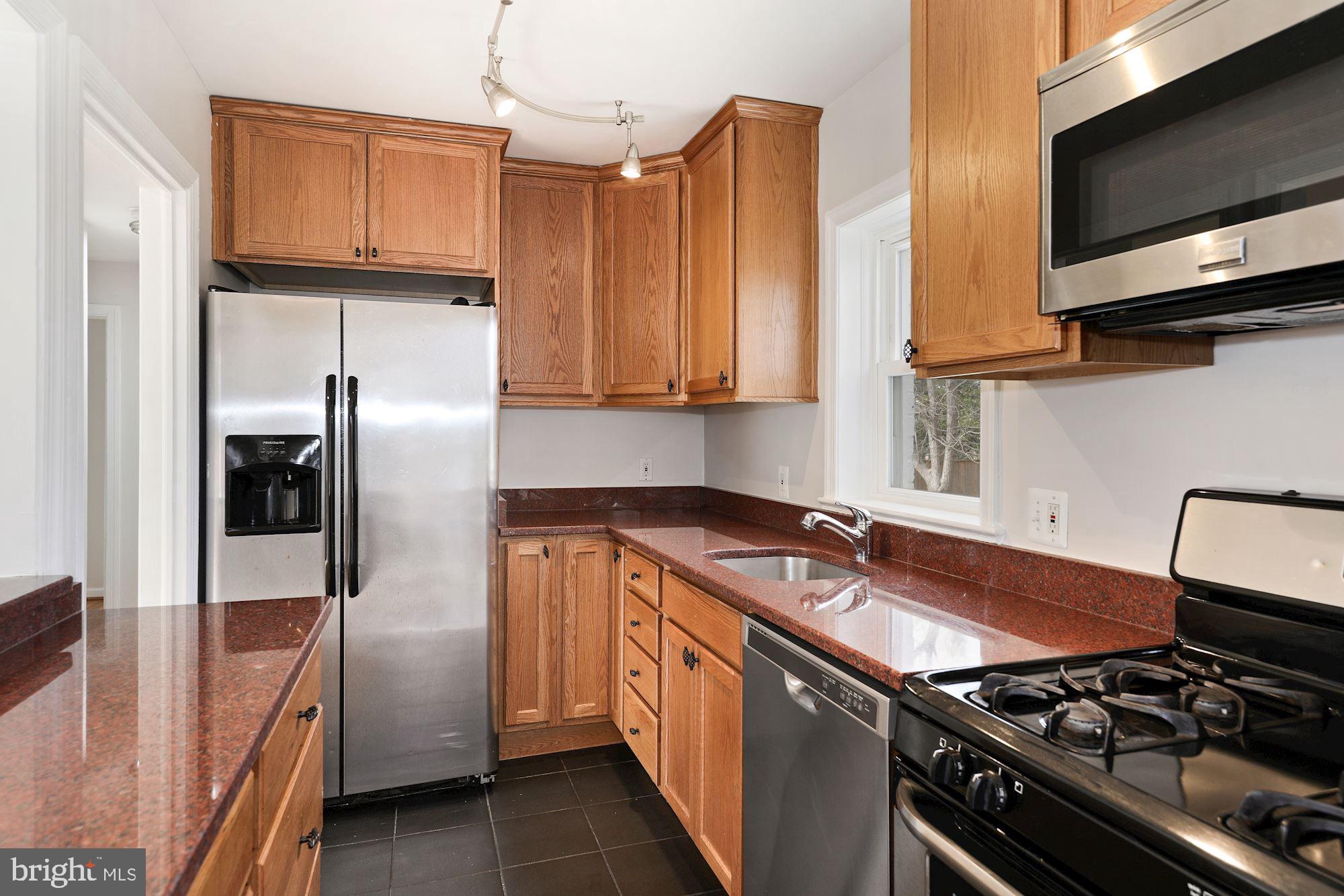 1509 Crest Road Silver Spring, MD 20902 - Photo 7 of 31