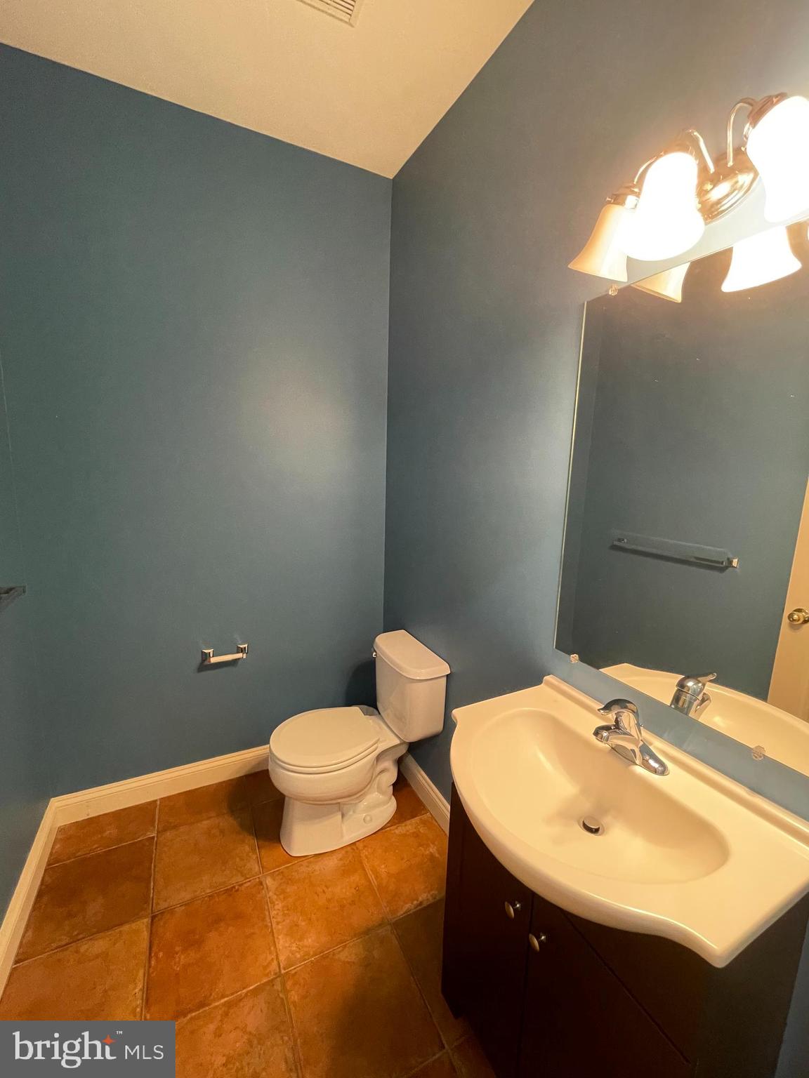 19 Arbor Circle Colmar, PA 18915 - Photo 57 of 60 a bathroom with a sink and a mirror