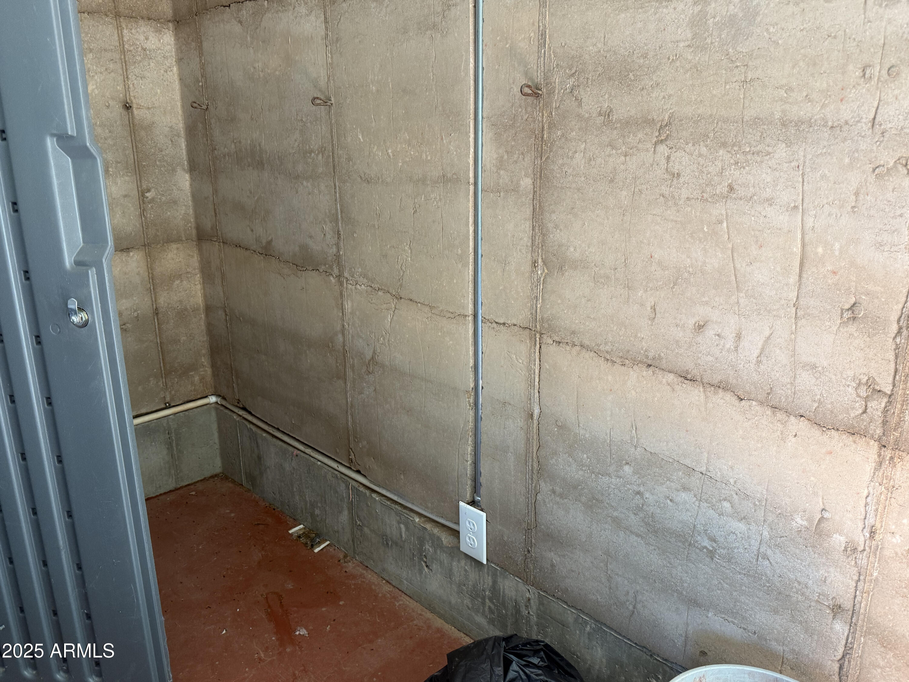 19250 Model Creek Road, Unit 4 Kirkland, AZ 86332 - Photo 20 of 57 a bathroom with a shower