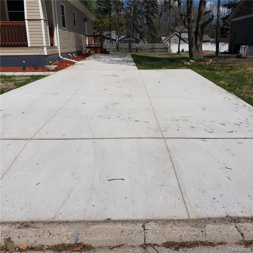 161 Dickenson Street Romeo, MI 48065 - Photo 18 of 19 driveway