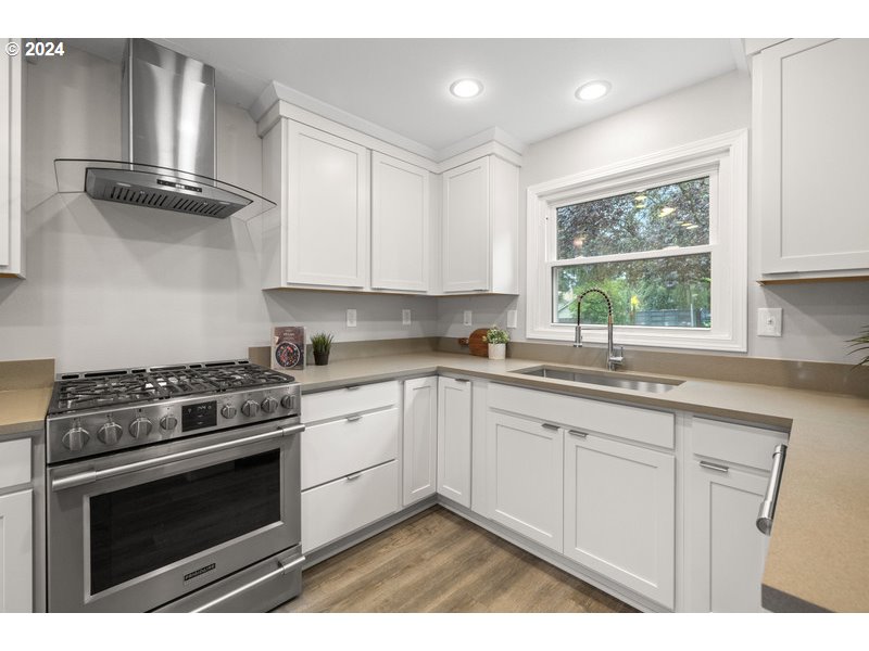 7435 Southwest Sorrento Road Beaverton, OR 97008 - Photo 12 of 29 Gallery Image 12