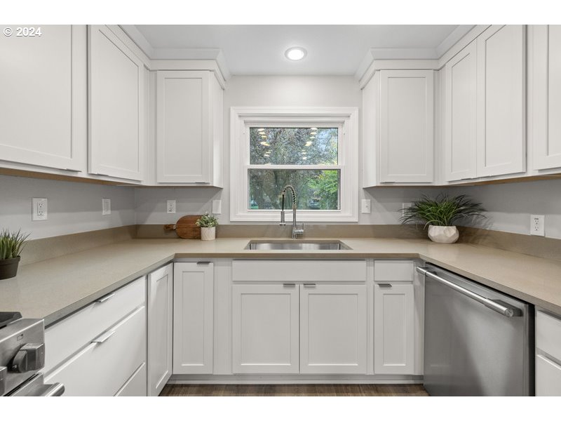 7435 Southwest Sorrento Road Beaverton, OR 97008 - Photo 13 of 29 Gallery Image 13
