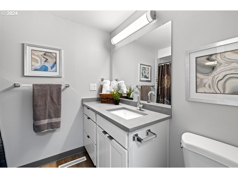 7435 Southwest Sorrento Road Beaverton, OR 97008 - Photo 19 of 29 Gallery Image 19