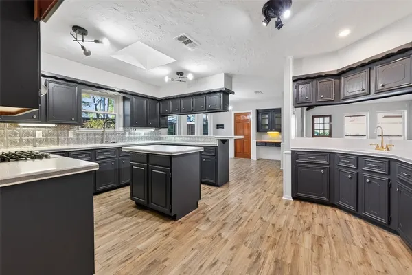 $359,000 | 925 Manchester Drive, Conroe, TX 77304
