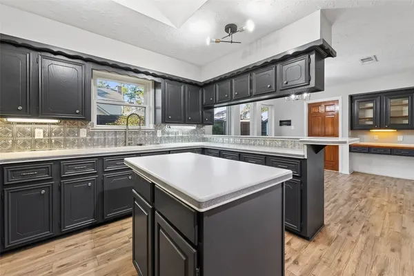 $359,000 | 925 Manchester Drive, Conroe, TX 77304