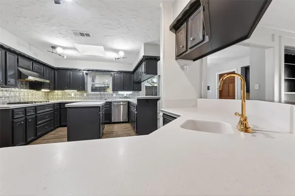 $359,000 | 925 Manchester Drive, Conroe, TX 77304