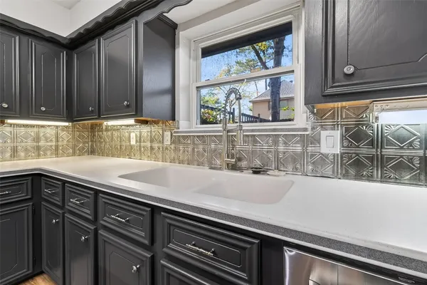 $359,000 | 925 Manchester Drive, Conroe, TX 77304