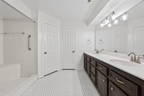 $359,000 | 925 Manchester Drive, Conroe, TX 77304