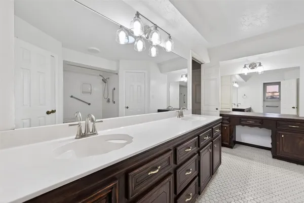 $359,000 | 925 Manchester Drive, Conroe, TX 77304