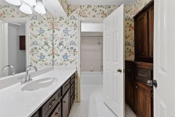 $359,000 | 925 Manchester Drive, Conroe, TX 77304