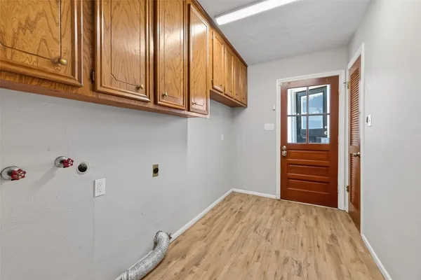 $359,000 | 925 Manchester Drive, Conroe, TX 77304