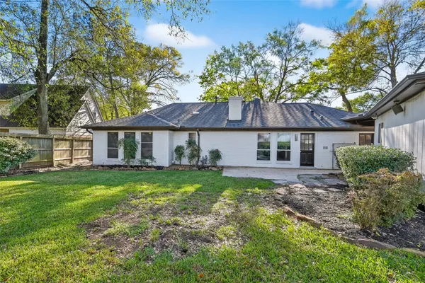$359,000 | 925 Manchester Drive, Conroe, TX 77304