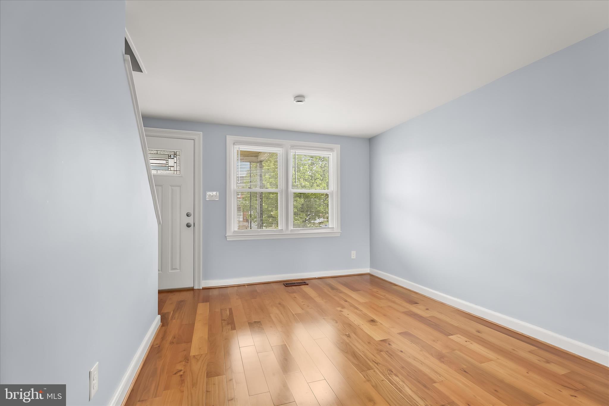 3645 Clarenell Road Baltimore, MD 21229 - Photo 7 of 43 Living Room